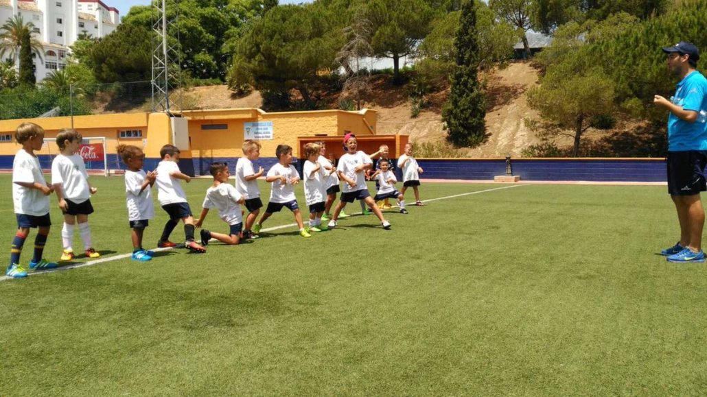 Лагерь 3 недели. Футбол лагерь. Школа в поле в Испании.